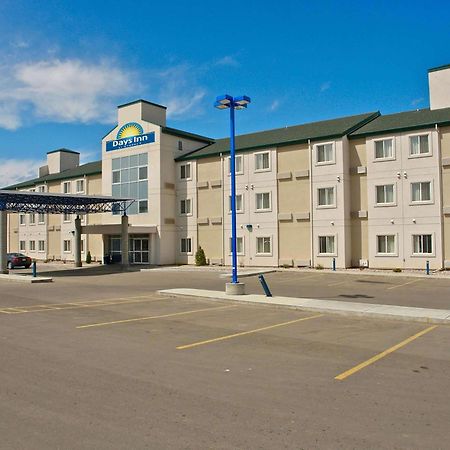 Days Inn By Wyndham Stony Plain Exteriör bild