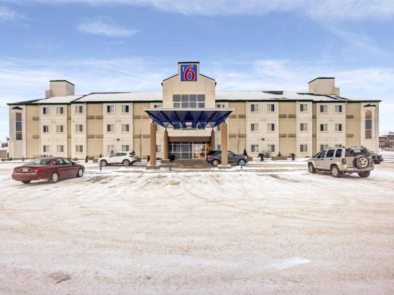 Days Inn By Wyndham Stony Plain Exteriör bild