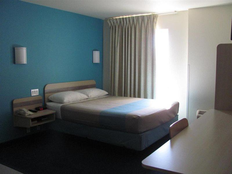 Days Inn By Wyndham Stony Plain Exteriör bild