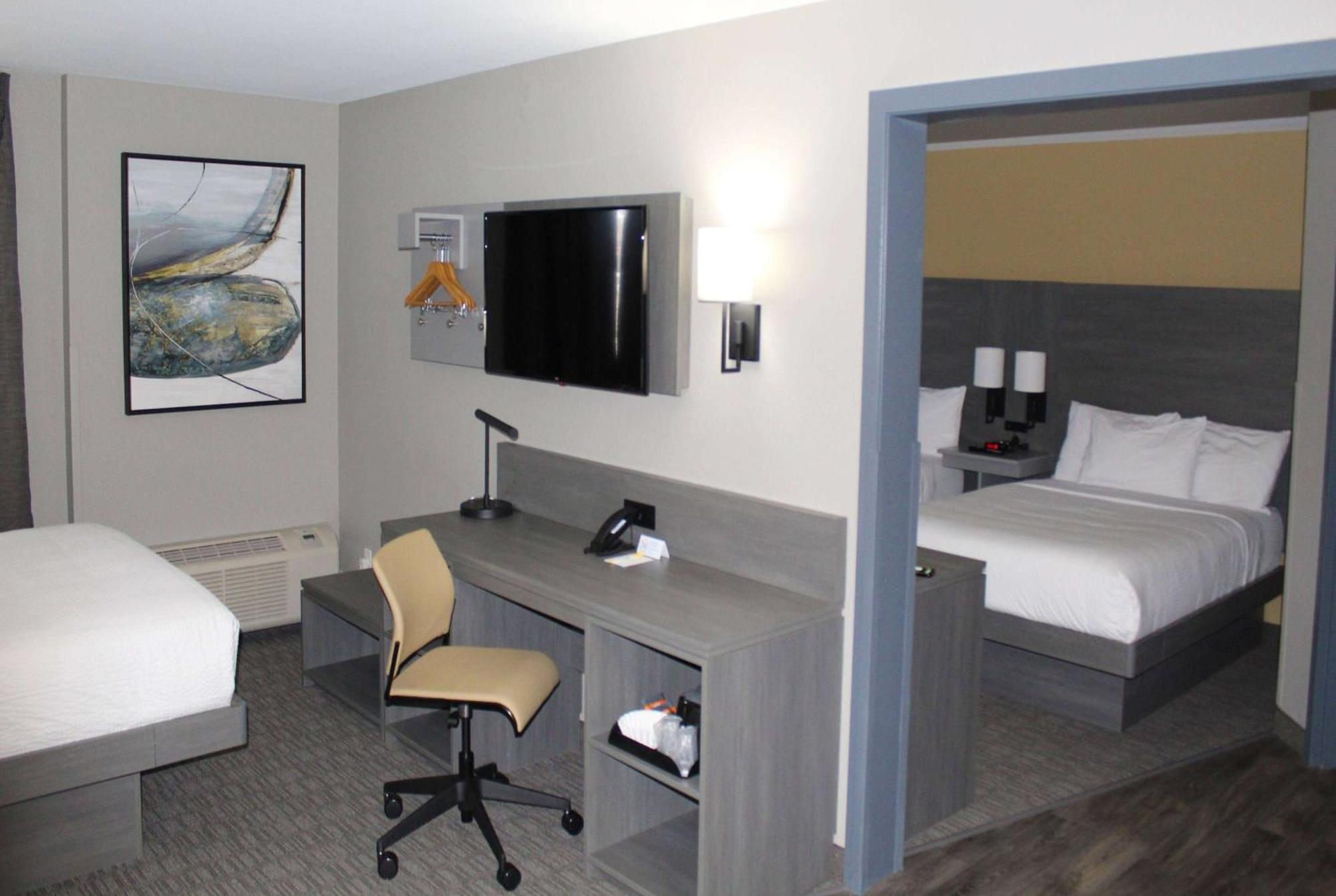 Days Inn By Wyndham Stony Plain Exteriör bild