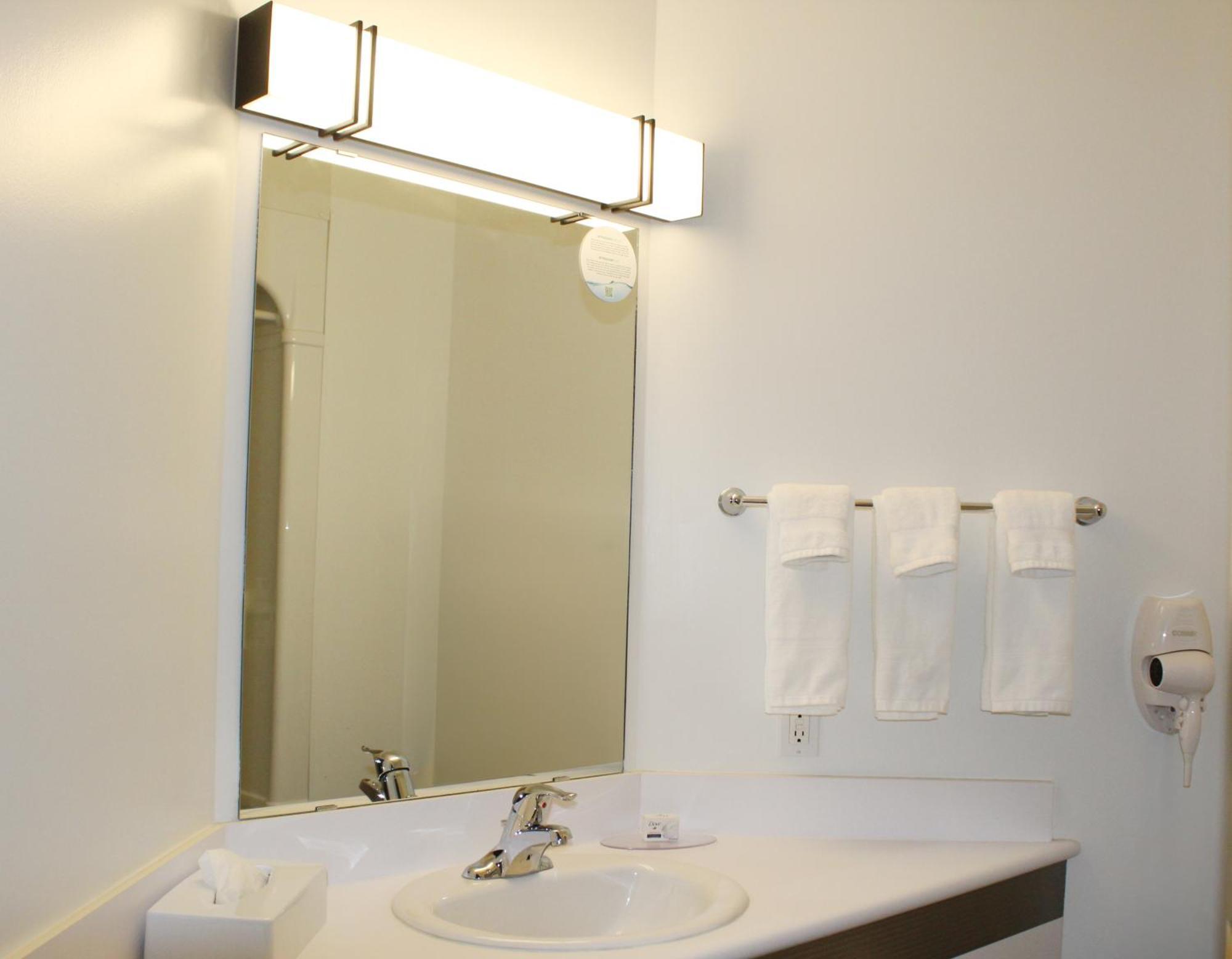Days Inn By Wyndham Stony Plain Exteriör bild