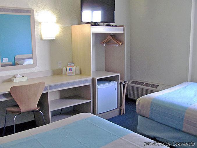 Days Inn By Wyndham Stony Plain Exteriör bild