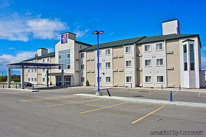 Days Inn By Wyndham Stony Plain Exteriör bild