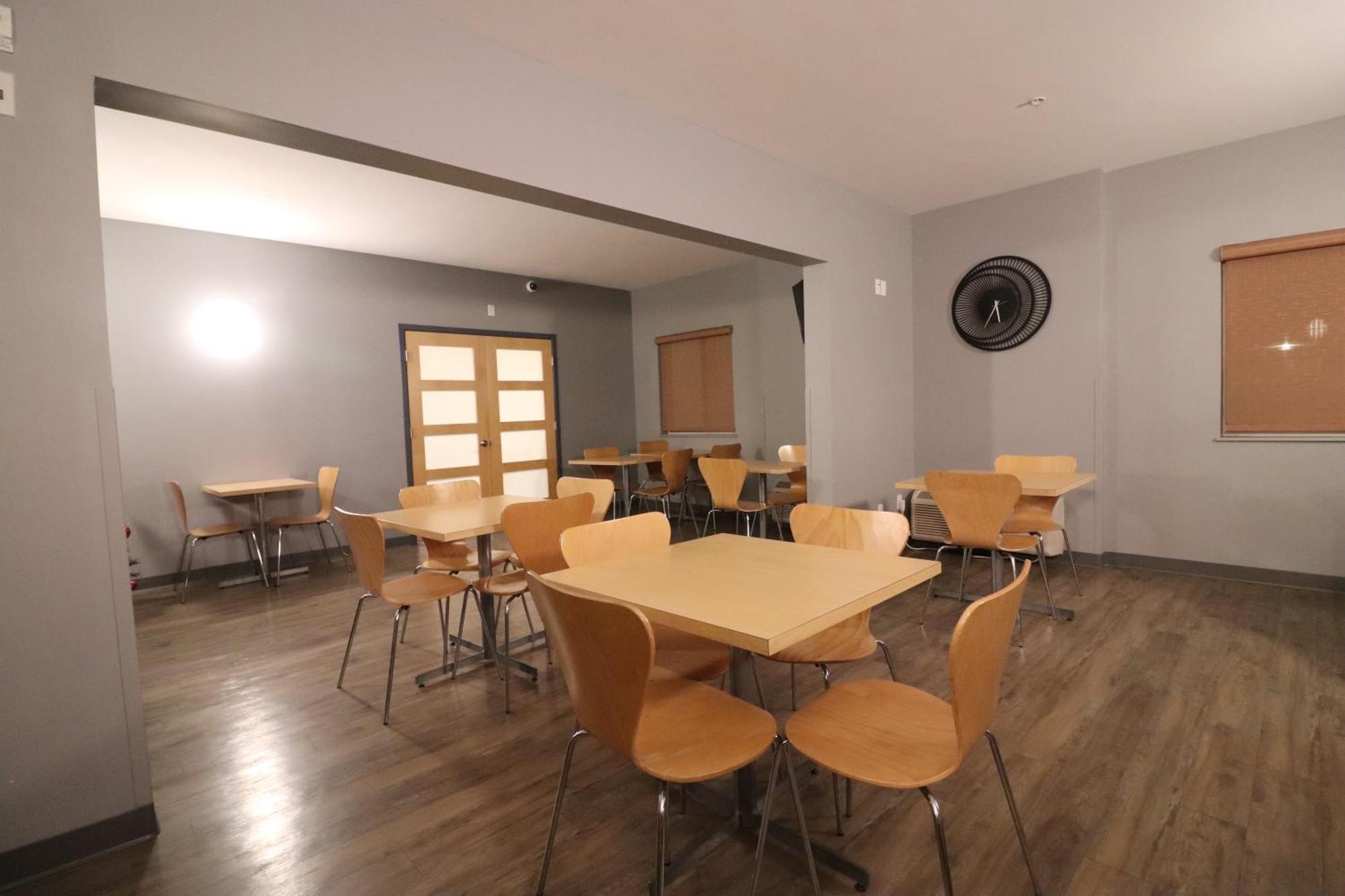 Days Inn By Wyndham Stony Plain Exteriör bild