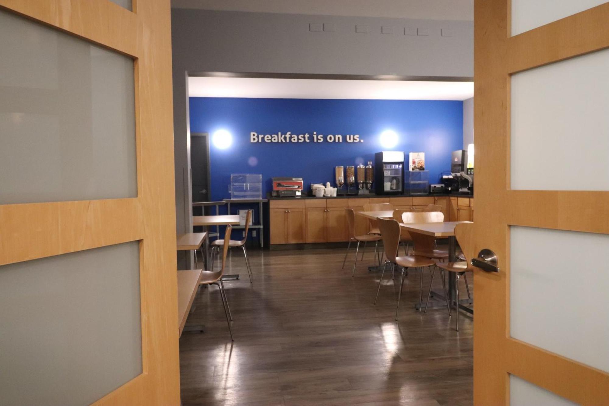 Days Inn By Wyndham Stony Plain Exteriör bild