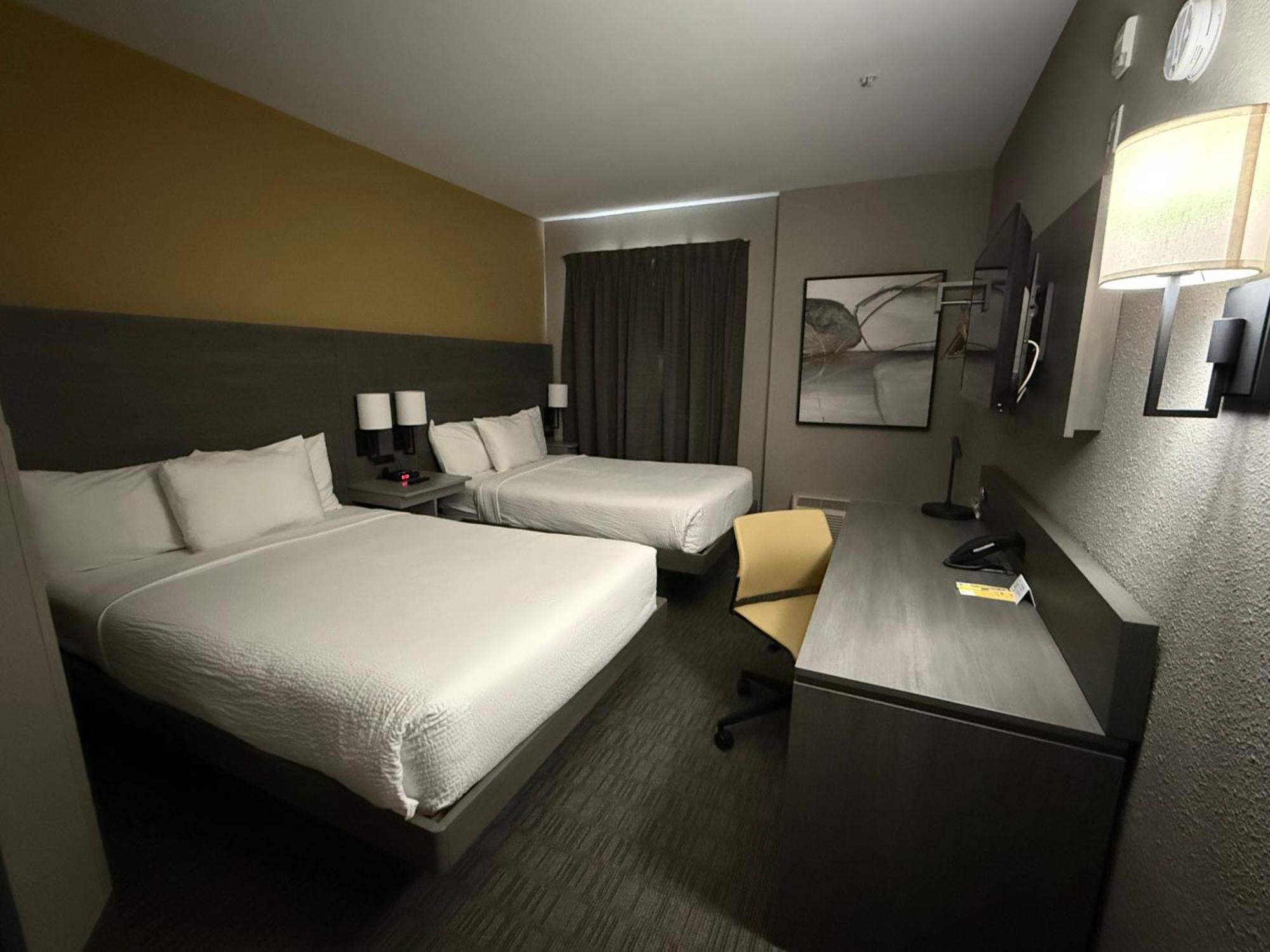Days Inn By Wyndham Stony Plain Exteriör bild