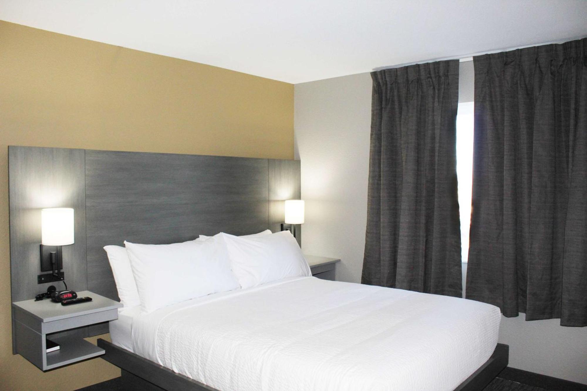 Days Inn By Wyndham Stony Plain Exteriör bild