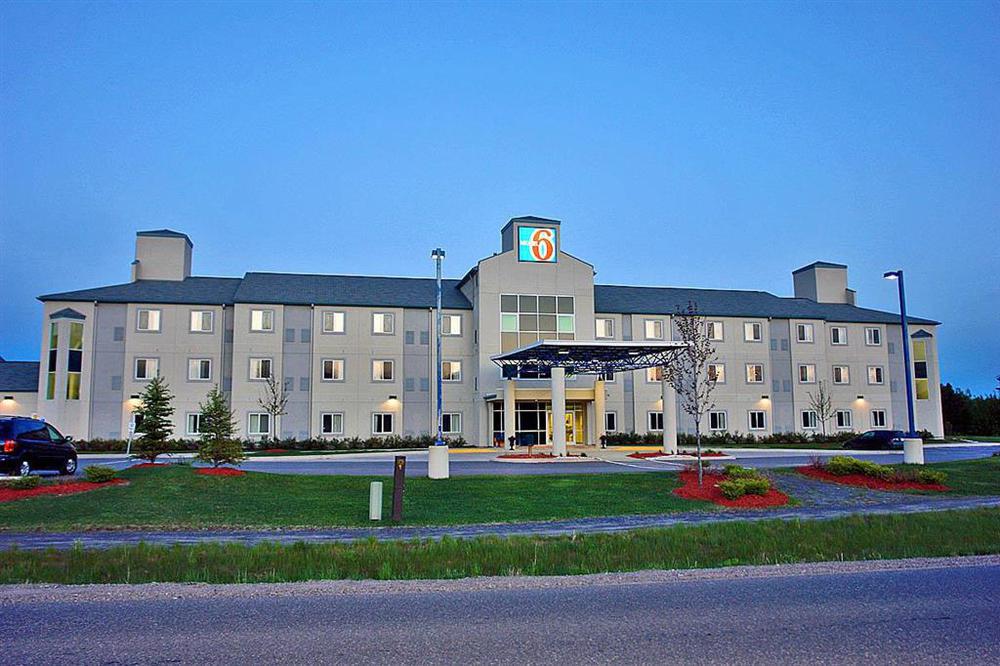 Days Inn By Wyndham Stony Plain Exteriör bild