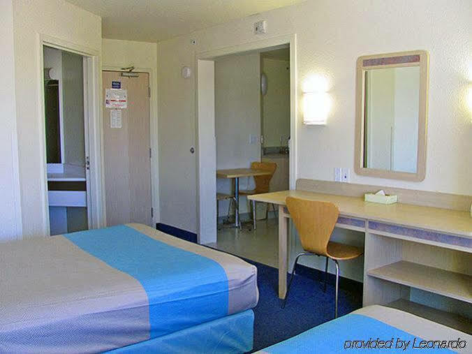 Days Inn By Wyndham Stony Plain Exteriör bild